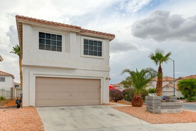 Foto del edificio - 2 Story 4 bedrooms 2.5 Bathrooms 2 car garage.