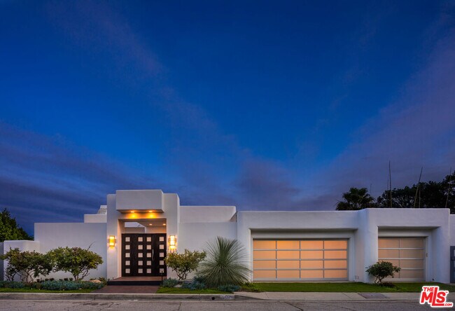Building Photo - 2220 Jeffersonia Way