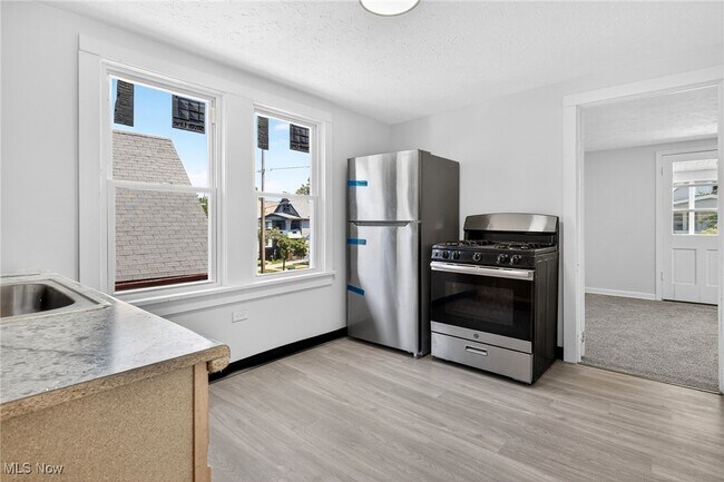 Foto del edificio - 2820 E 120th St