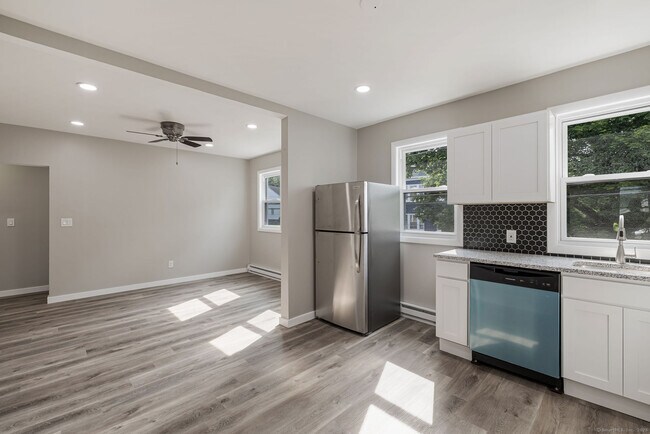 Building Photo - 121 Hillview Ave
