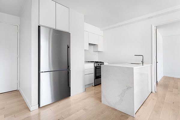 Primary Photo - 270 W 17th St
