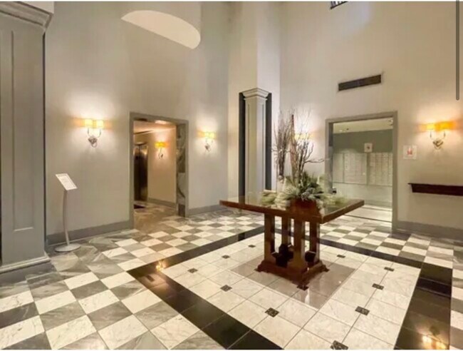Foto del edificio - 70 W Huron St