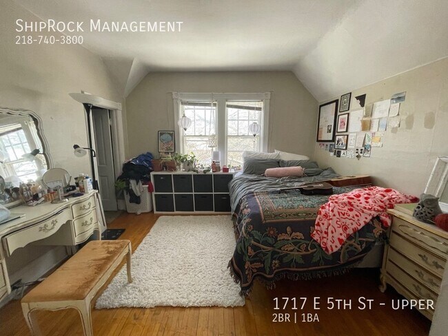 Foto del edificio - 1717 E 5th St