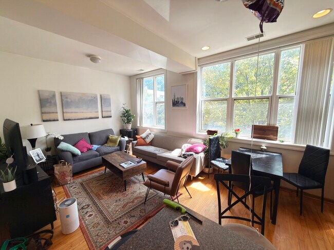 Foto del edificio - 1446 N Leavitt St