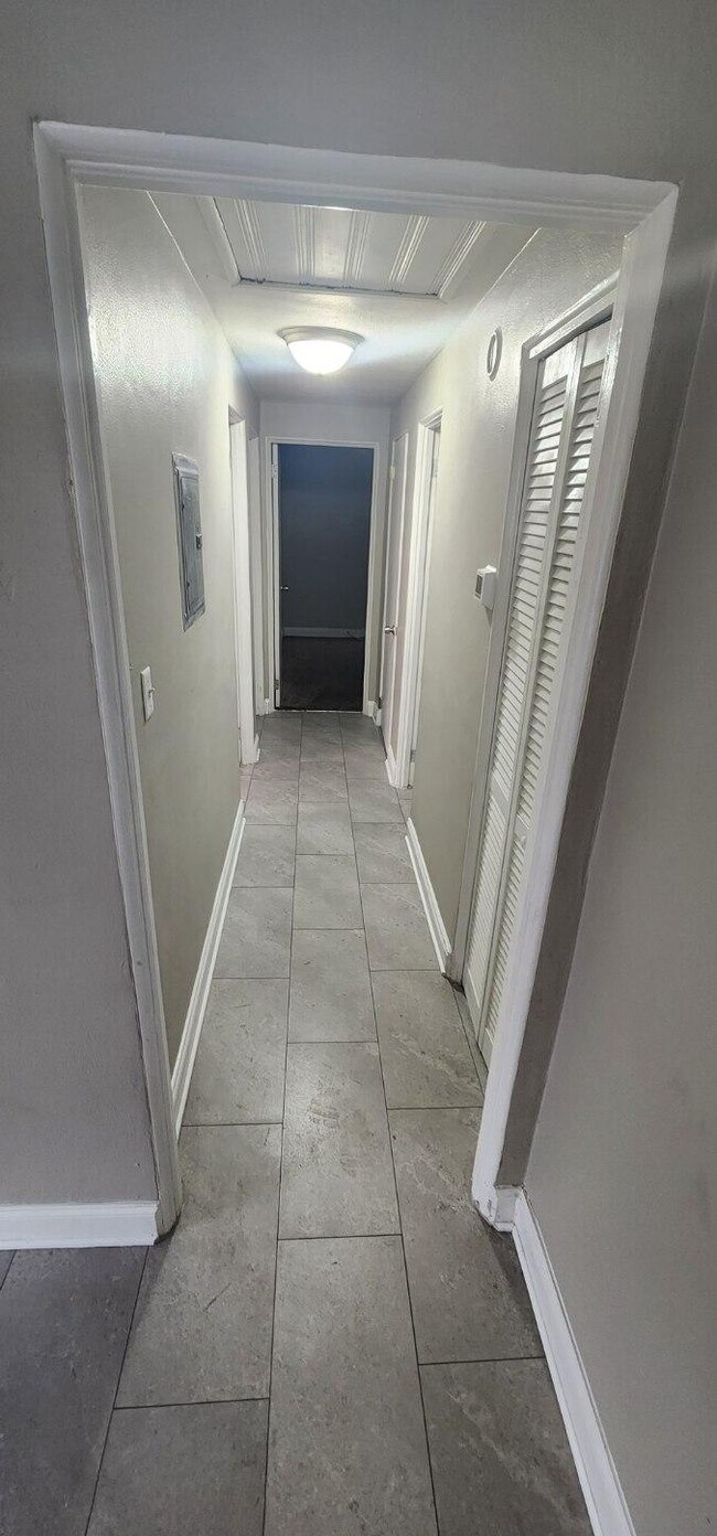 Foto del edificio - 1598 W 32nd St
