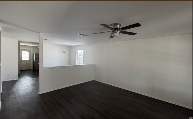 Foto del edificio - "Charming 3-Bedroom Oasis with 2 Full Baths in Converse, TX