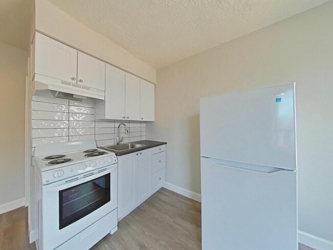 Building Photo - 1510-1512 King St W