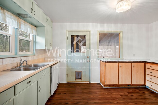 Foto del edificio - 10125 N Whitworth Dr