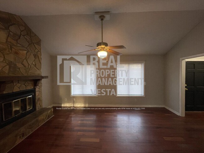 Foto del edificio - 307 Fox Tail Dr