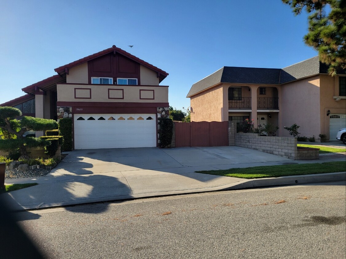 Foto del edificio - 19633 Nicholas Ave