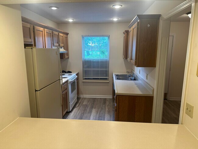 Building Photo - 1021 Smither Dr