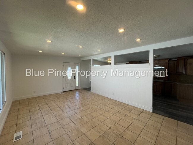Building Photo - 2206 Wahlquist Dr