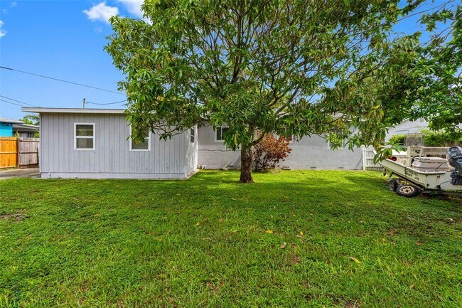 Building Photo - 4320 Yardley Ave N