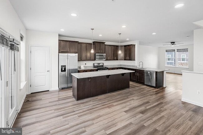 Building Photo - 6202 Davinci St