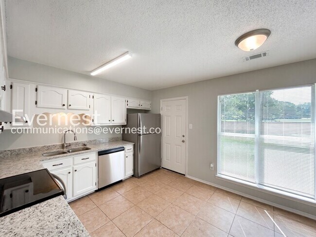 Building Photo - 6230 Somerset Dr