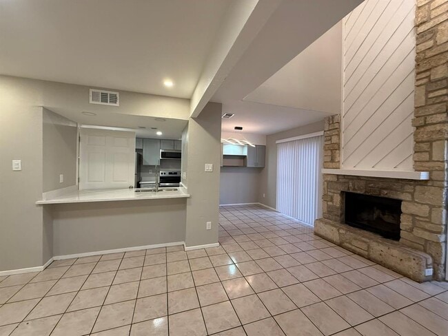 Building Photo - 1606 Waterloo Tr