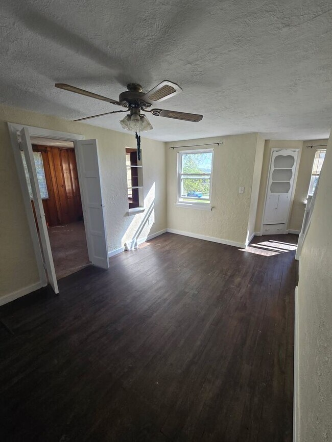 Building Photo - 2 Bedroom House for rent in Hampton