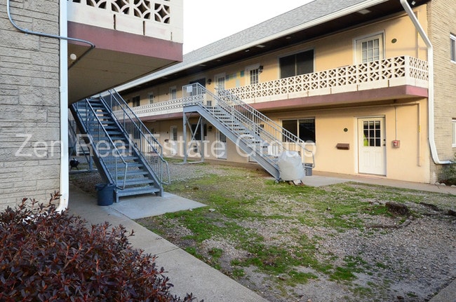 Building Photo - Recently Renovated 1 BDR (ZRG)