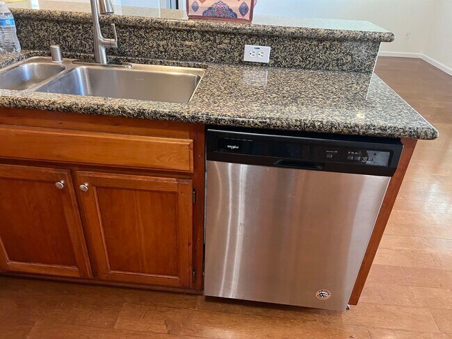 Foto del edificio - 1112 Park W Dr