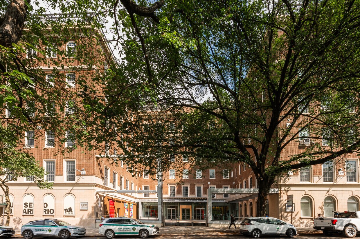 Building Photo - 1 E 104th St