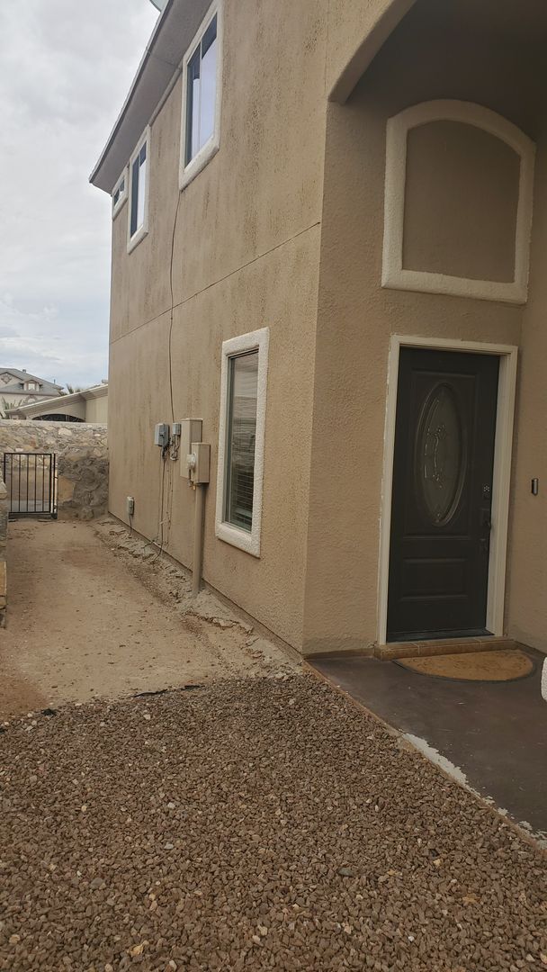Foto del edificio - HOME FOR RENT ON THE EASTSIDE