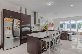 Building Photo - 6671 NW 105th Pl