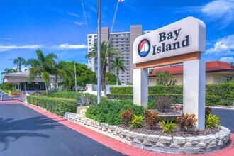 Building Photo - 7400 Sun Island Dr S