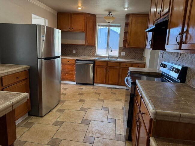 Foto del edificio - Versatile 4BD/3BA in Stratton Meadows – Gated Community + Private Lower-Level Suite