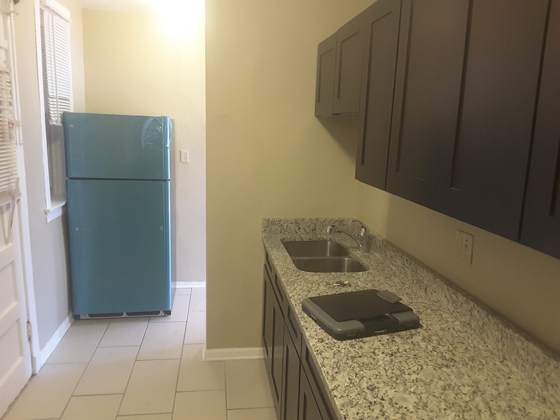 6619 S Greenwood Ave Unit 1a, Chicago, IL 60637 Room for Rent in
