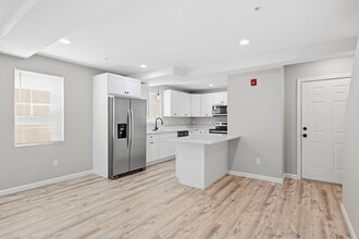 Building Photo - 61 Parker St