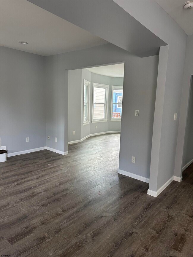 Foto del edificio - 12 S Jackson Ave