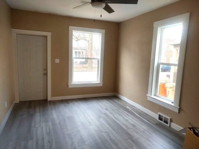 Building Photo - 625 N Barstow St