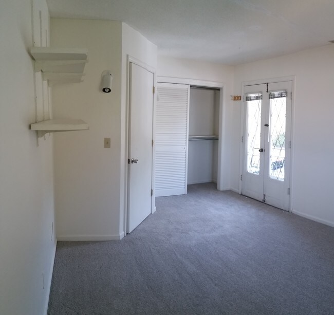 The Coachman Apartments Lawrence, KS