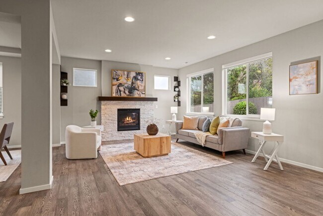 Building Photo - Listed For Rent