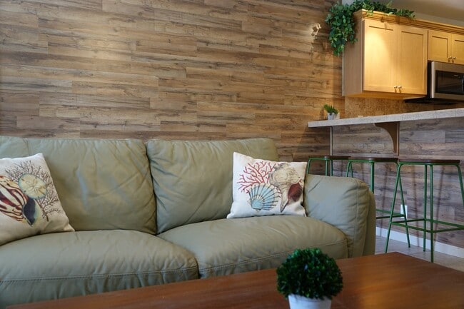 Foto del edificio - 3 bedroom, 1.5 bathroom furnished condo at...