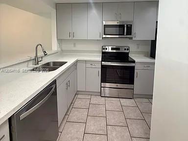 Building Photo - 8881 Fontainebleau Blvd