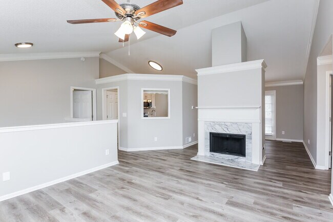 Building Photo - 215 Ashland Manor Dr