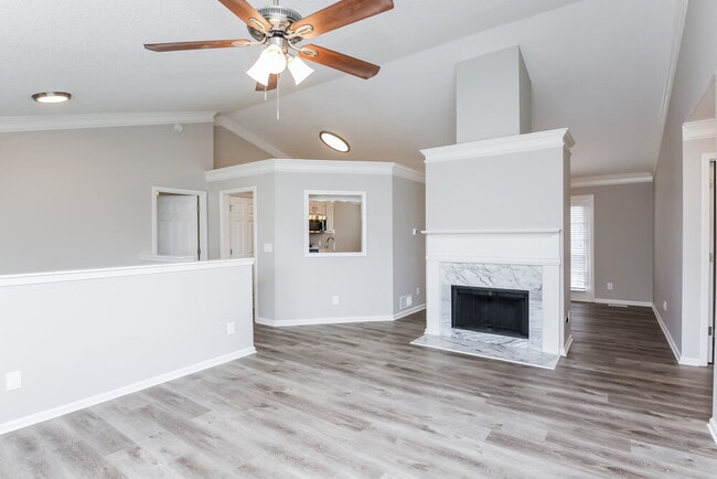 Foto del edificio - 215 Ashland Manor Dr