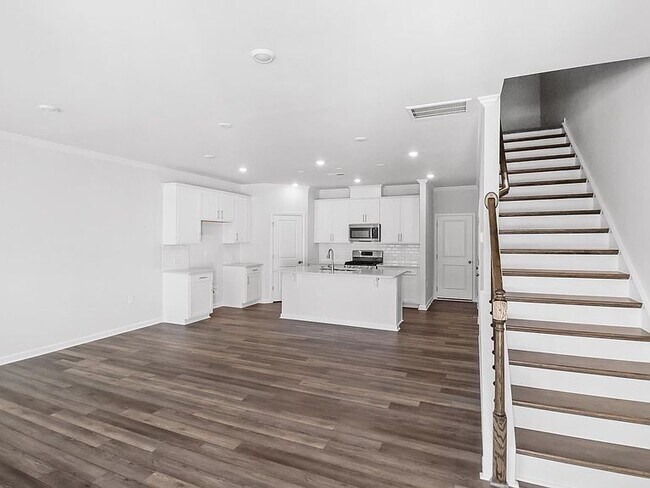 Building Photo - 2244 Kasota Ln