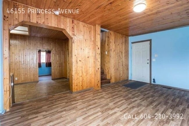 Building Photo - Rustic Home In Downtown Chilliwack
