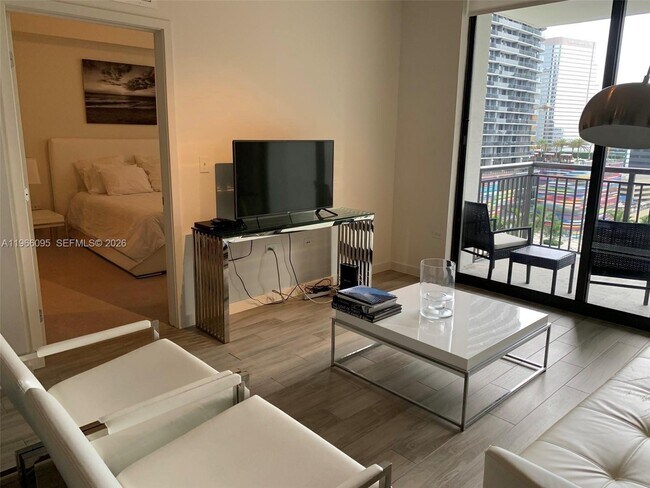 Foto del edificio - 999 SW 1st Ave