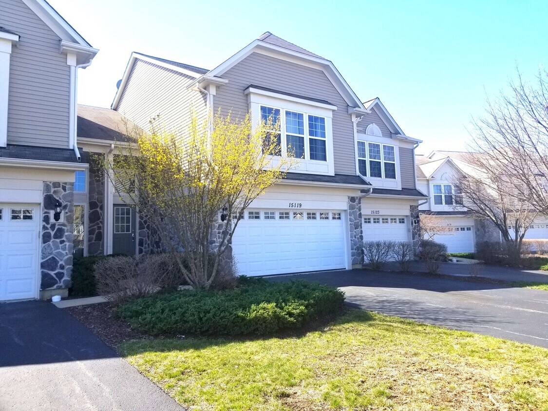 15119 Laurel Ln, Lockport, IL 60441 Townhome Rentals in Lockport IL