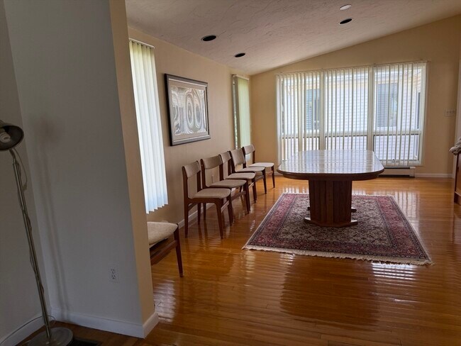 Foto del edificio - 55 Esty Farm Rd