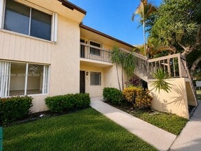 Building Photo - 6585 Somerset Dr
