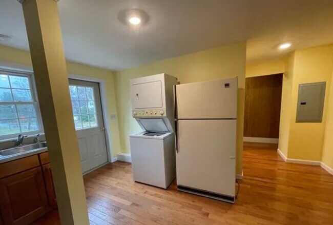 Building Photo - 19 Glendale St