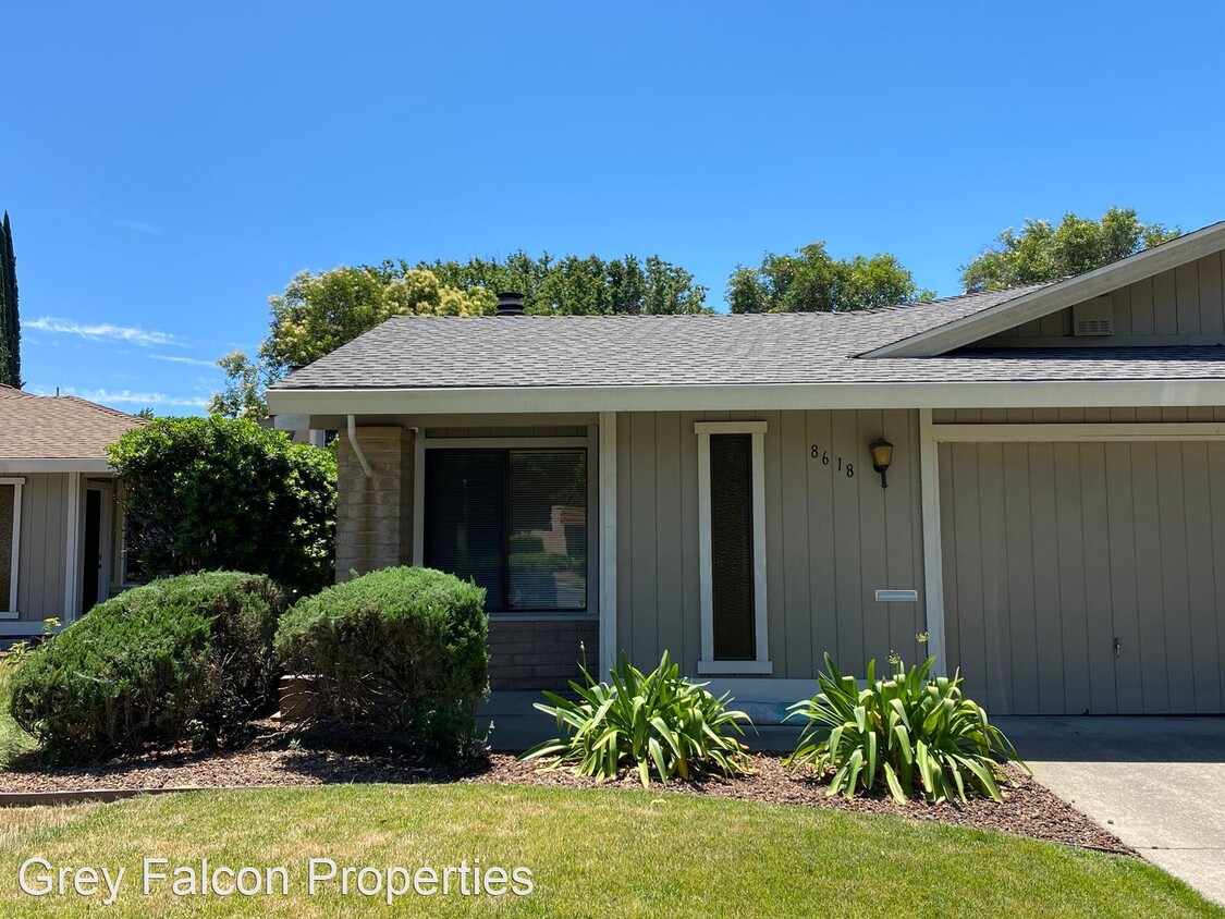 Foto principal - 2 br, 2 bath House - 8618 La Riviera Dr.