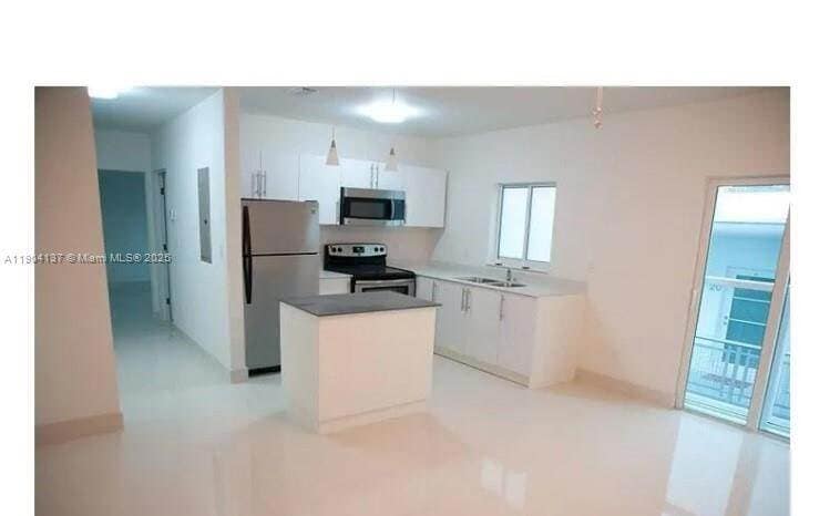 Foto del edificio - 6891 Bay Dr