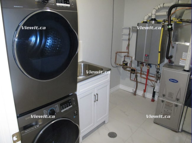 Building Photo - Basement Apartment For Rent in Little Italy