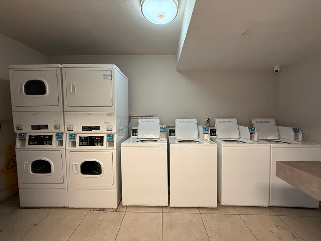 Building Photo - Deerfield East