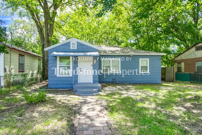 Photo - 931 Huron St House
